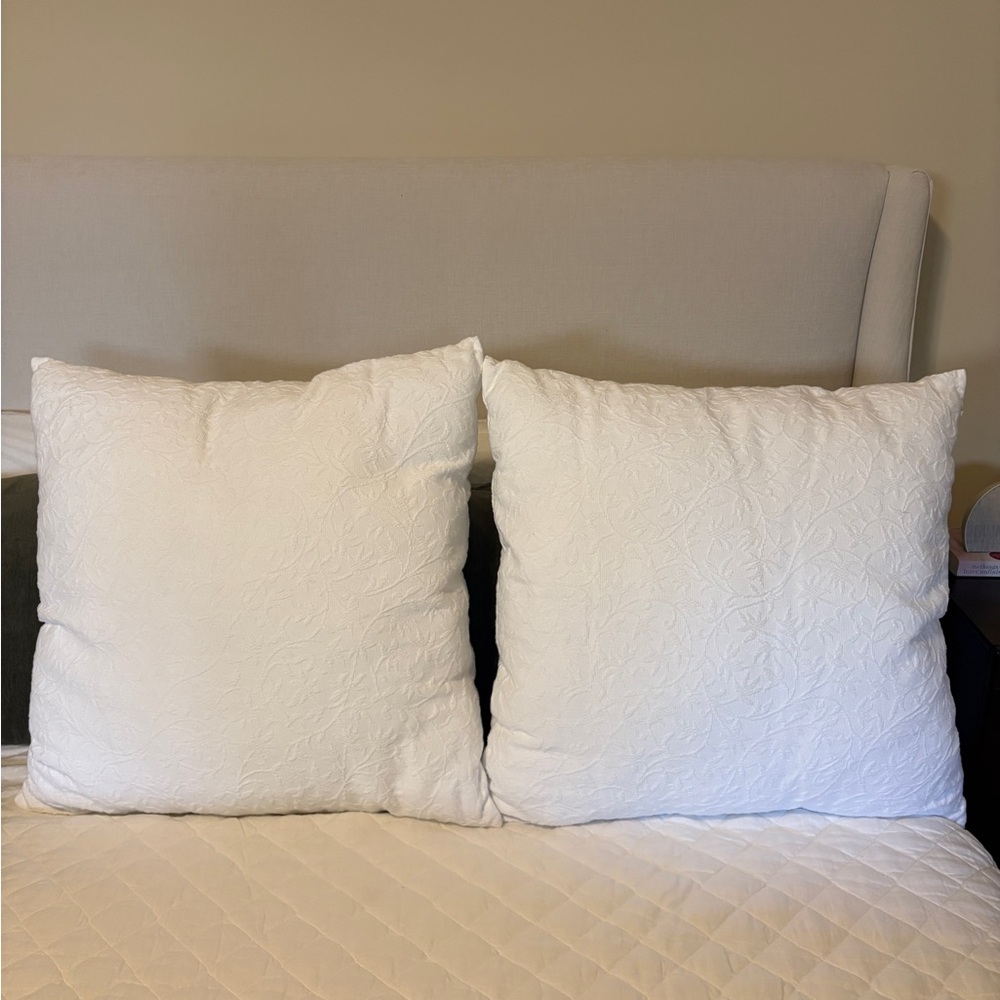 PiuBelle Matelasse Texture Floral Cottage Euro Sham/Pillow Set - 26X26